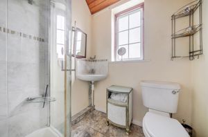 Shower room- click for photo gallery